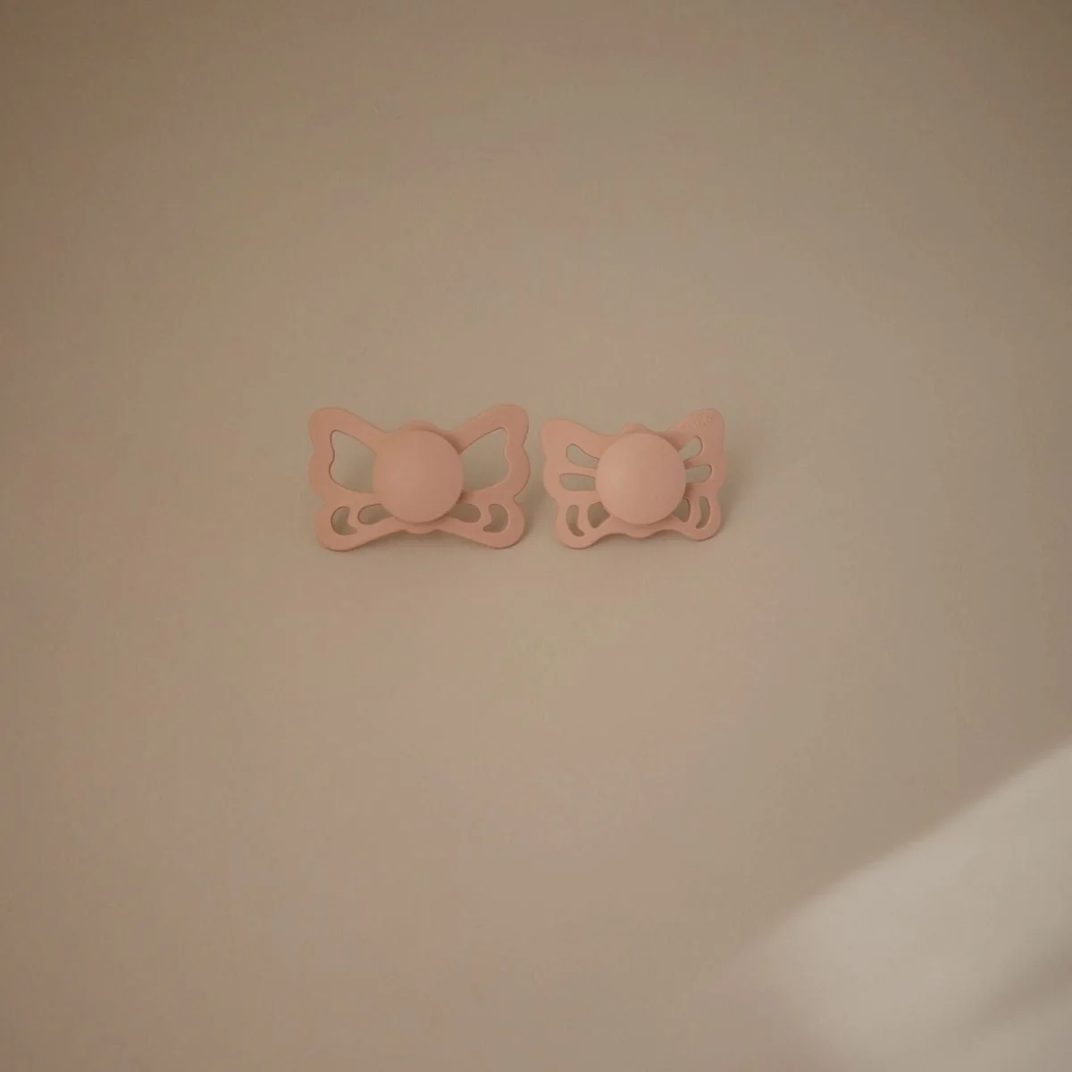 Frigg Speen Maat 1 Butterfly Cream/Blush Silicone 2-Pack - Image 3
