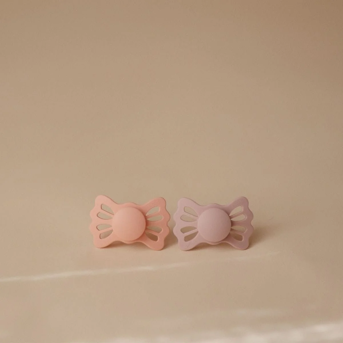 Frigg Speen Maat 2 Lucky Pretty Peach/Primrose Silicone 2-Pack - Image 2