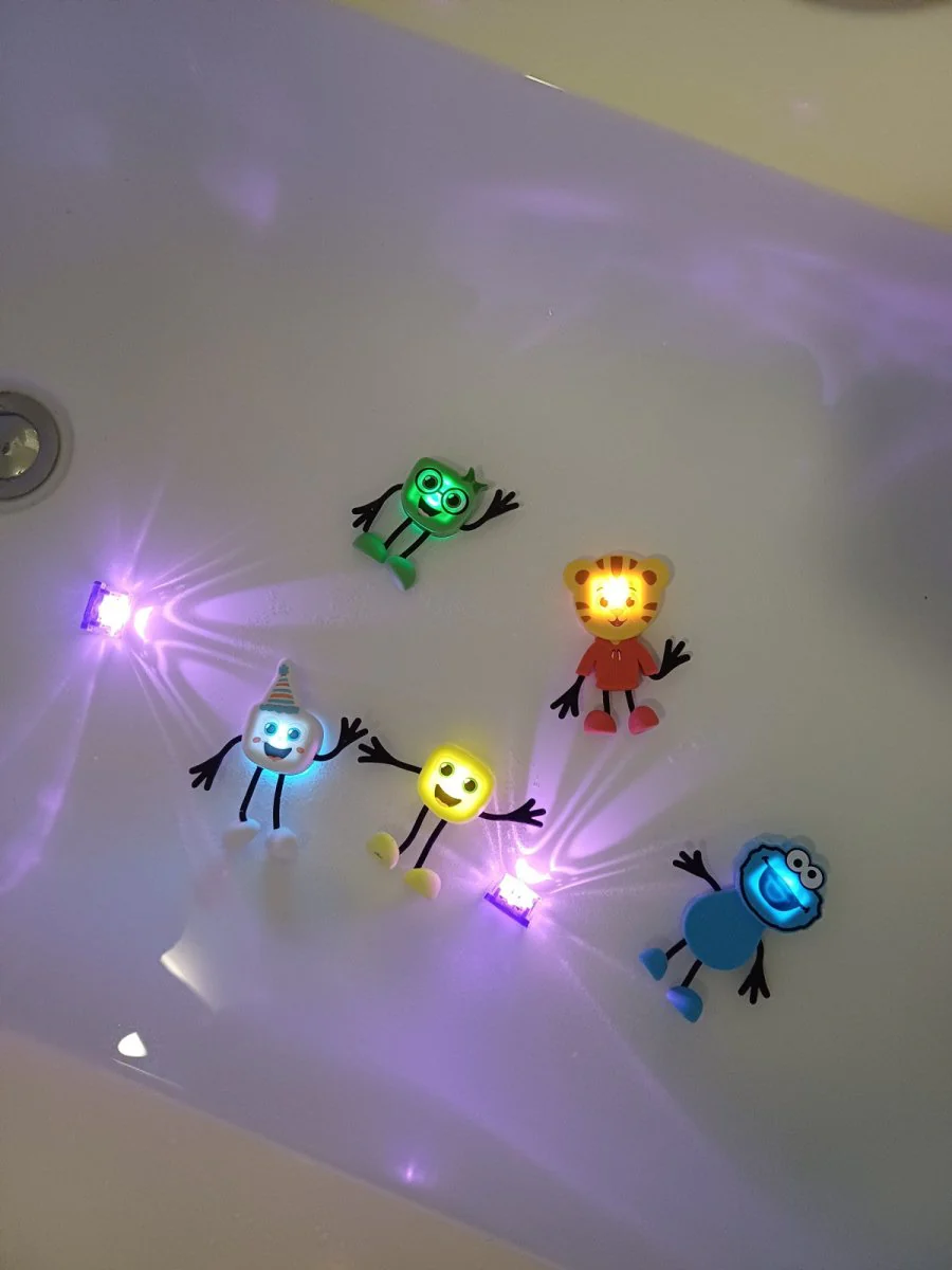 Glopals Badspeelgoed Sensorisch Light-Up Poppetje en Cubes Cookie - Image 27