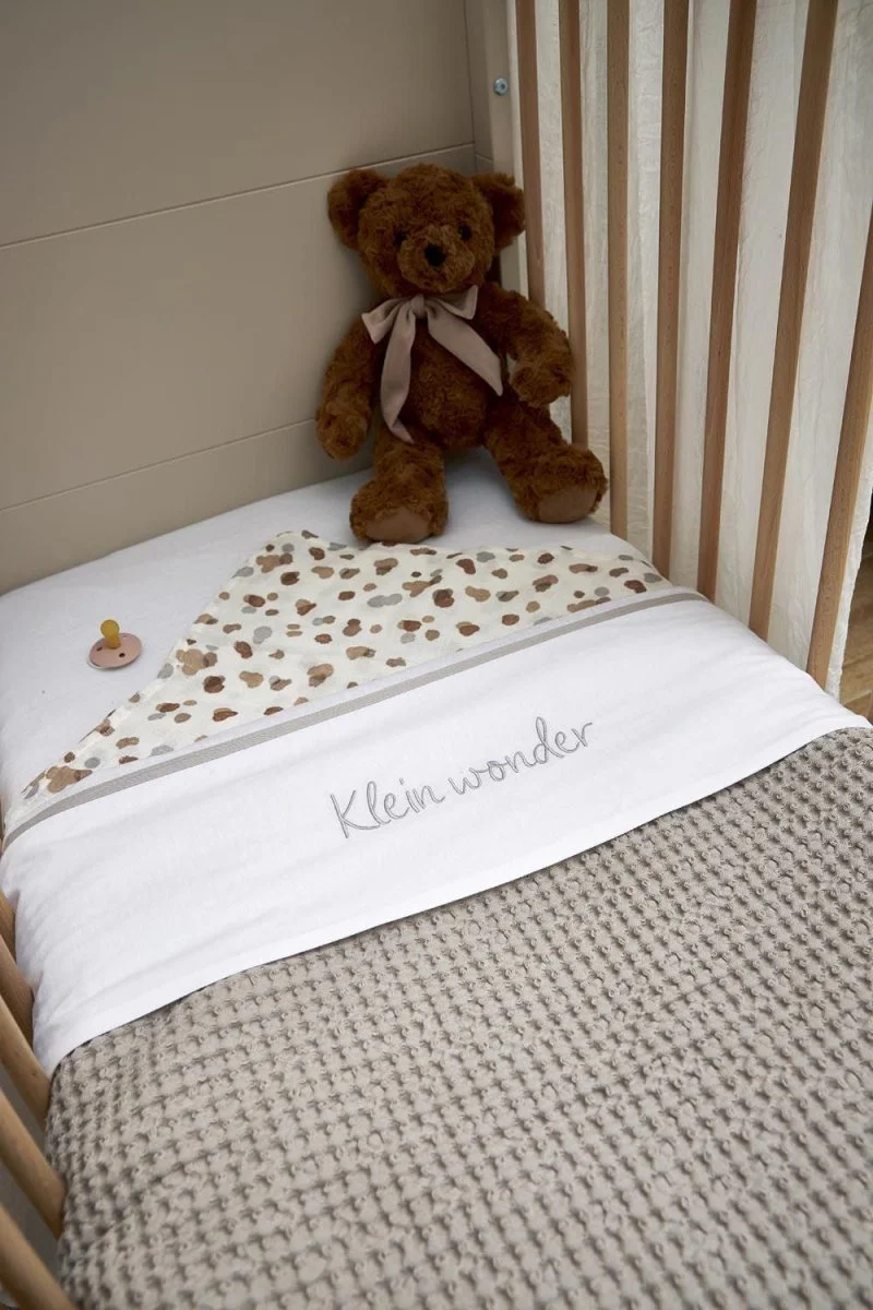 Meyco Baby Wafel Teddy Ledikant Deken Greige 100x150cm - Image 4