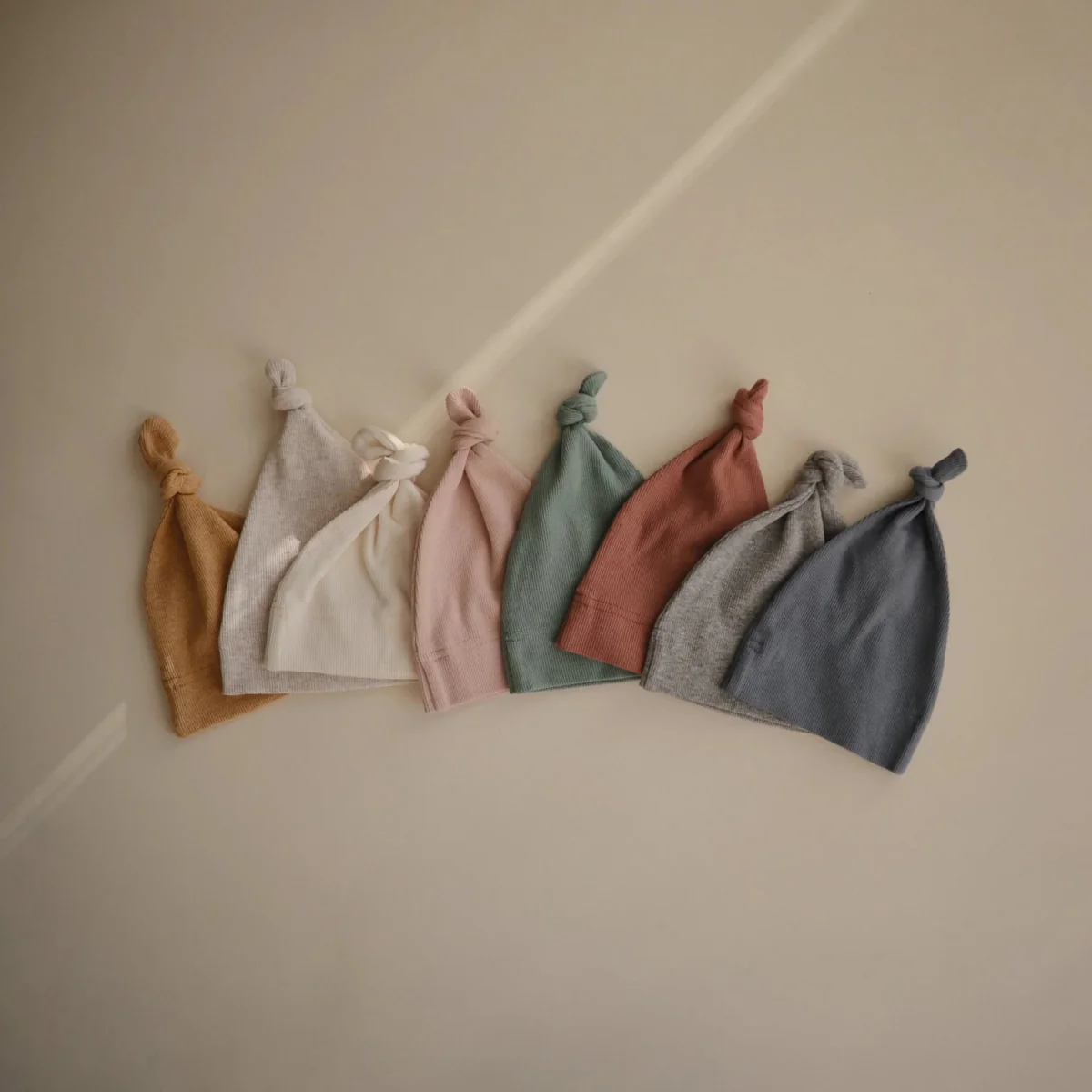 Mushie Babymutsje Mustard Melange - Image 6