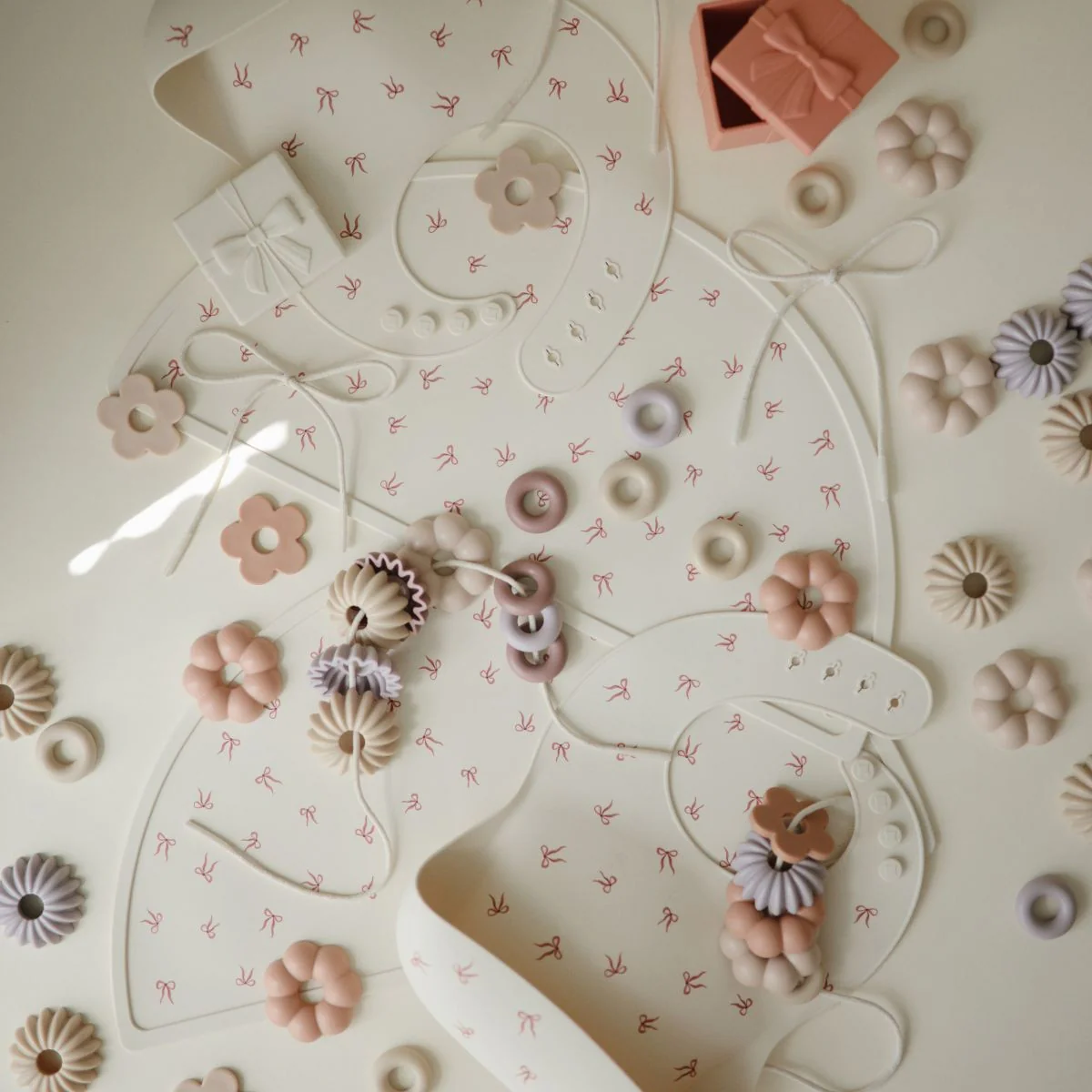 Mushie Placemat Bows Silicone 48Cm - Image 4